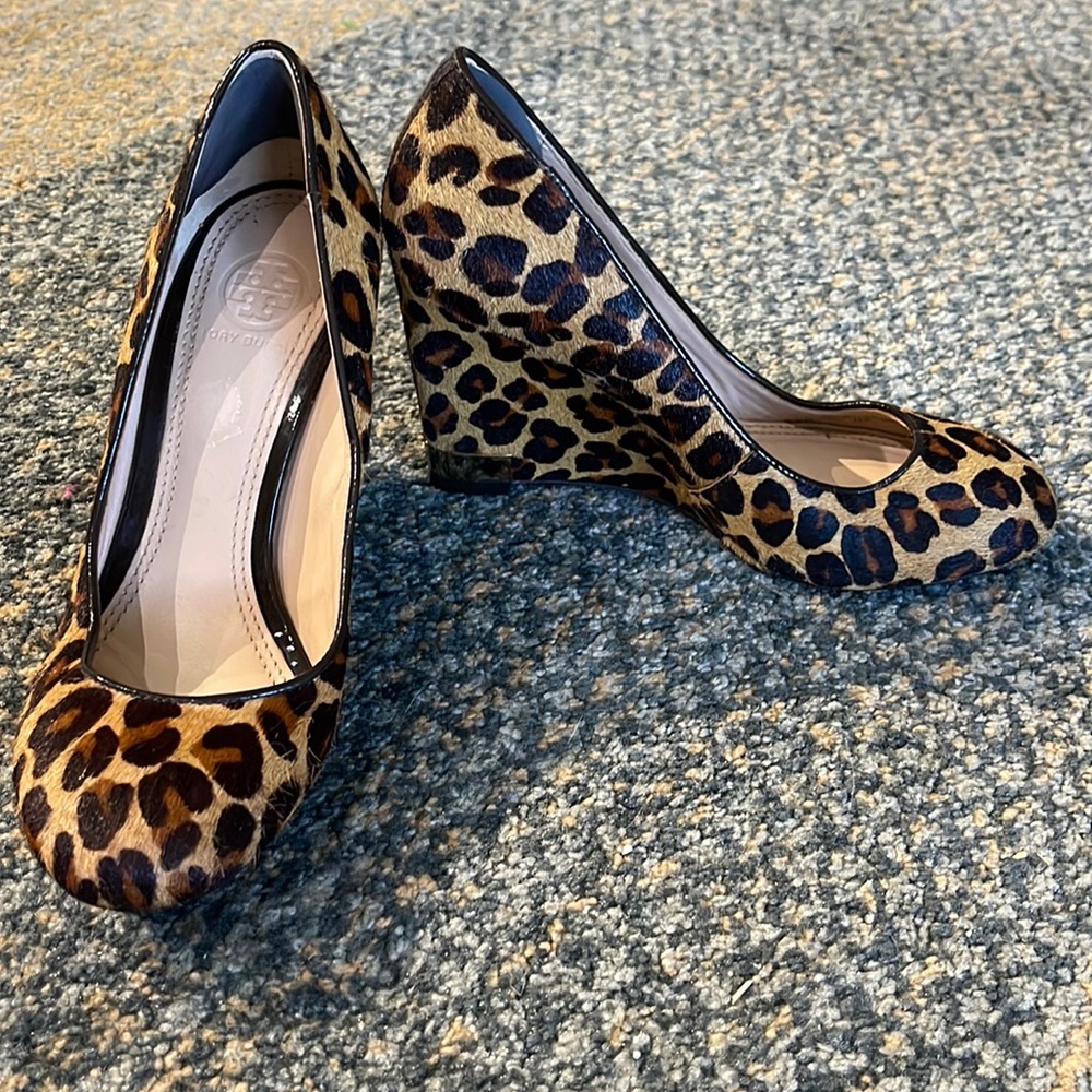 Tory Burch, Astoria, wedge, leopard print/Size 5.5